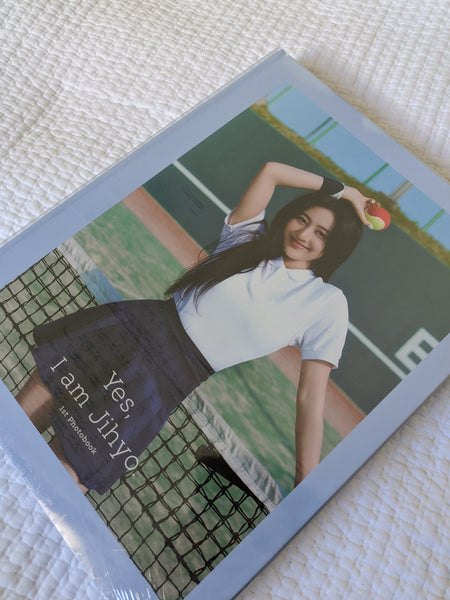 Yes, I am Jihyo 1st Photobook